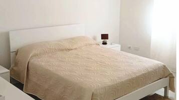 4 chambres, bureau, fer et planche à repasser, Wi-Fi gratuit