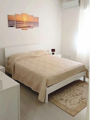 4 chambres, bureau, fer et planche à repasser, accès au Wi-Fi (inclus)