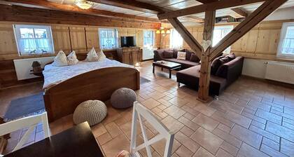 Herrliche Wohnung für 3 Gäste mit  W-LAN, TV, Innenhof und Haustiere erlaubt