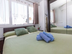 3 makuuhuonetta, silitysrauta/-lauta, vauvan matkasänky, ilmainen Wi-Fi