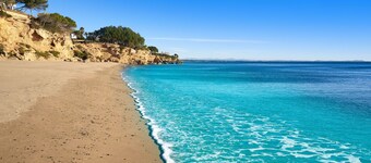 Beautiful private villa for 6 people with WIFI, A/C, pool, TV and terrace