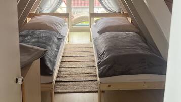 3 bedrooms, desk, iron/ironing board, travel crib