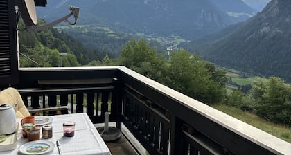 Wonderful private villa for 8 guests with WIFI, TV, patio, pets allowed and panoramic view