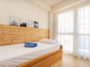 2 bedrooms, iron/ironing board, travel cot, free WiFi