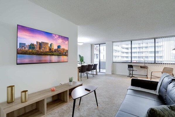 Business Apartment | Living area | 50-inch Smart TV with cable channels - Enjoy Your Stay Aparment in Crystal City (Arlington)