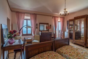 2 quartos, ferros/tábuas de passar roupa