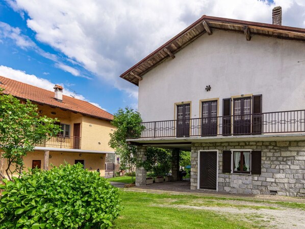 Exterior - Lovely apartment for 4 guests with WIFI, TV, terrace and pets allowed (Gera Lario)