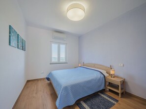 3 bedrooms, travel crib, free WiFi