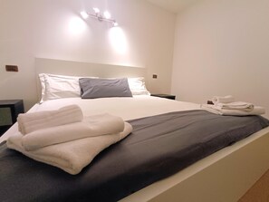 3 bedrooms, desk, travel cot, free WiFi