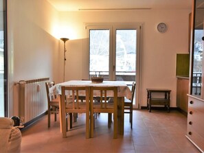 Dining - Nice apartment for 5 guests with WIFI, TV and terrace (Aprica)