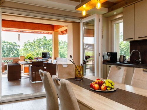 Atemberaubendes  Ferienhaus für 6 Gäste mit  W-LAN, TV und Terrasse