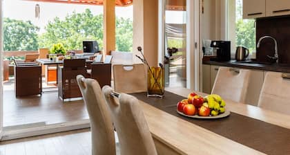 Atemberaubendes Ferienhaus für 6 Gäste mit W-LAN, TV und Terrasse