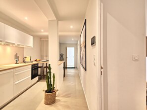 Micro-ondes, four, lave-vaisselle