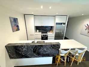 Micro-ondes, four, plaque de cuisson, lave-vaisselle
