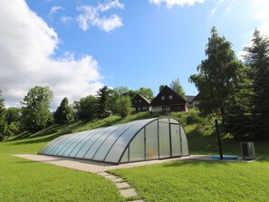 Exterior - Beautiful private villa for 6 people with pool, WIFI, TV, terrace and pets allowed (Dvur Králové Nad Labem)
