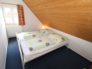 3 quartos, berço de viagem, Wi-Fi de cortesia, roupa de cama