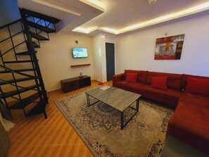 Luxury Penthouse, 1 King Bed, Non Smoking, Hill View | Living area