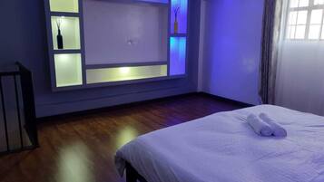 Luxury-Penthouse, 1 King-Bett, Nichtraucher, Hügelblick | Allergikerbettwaren, Betten mit Memory-Foam-Matratzen