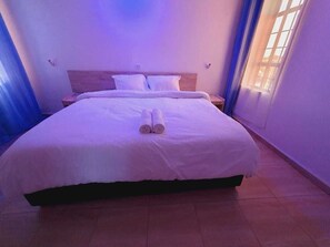1 bedroom, hypo-allergenic bedding, memory-foam beds, soundproofing