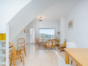 Dining - Stunning  villa for 4 guests with WIFI, TV and terrace (Roses)