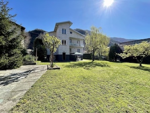 A two-story building with a flat roof and a balcony on the second floor. - Lovely apartment in villa for 6 people with A/C, WIFI, TV and patio (Dervio)