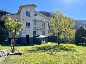 Exterior - Nice apartment in villa for 6 guests with WIFI, A/C, TV, patio and pets allowed (Dervio)