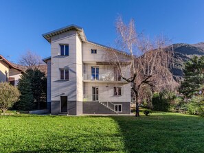 Exterior - Lovely apartment in villa for 12 people with WIFI, A/C, TV, patio and pets allowed (Dervio)