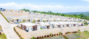 Your cool oasis home away from home. Breath taking views for relaxation 