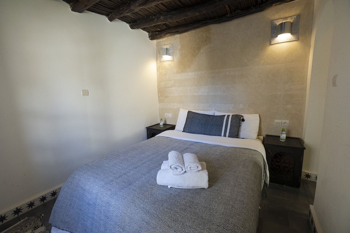 Standard Room | 1 bedroom, iron/ironing board, free WiFi, bed sheets