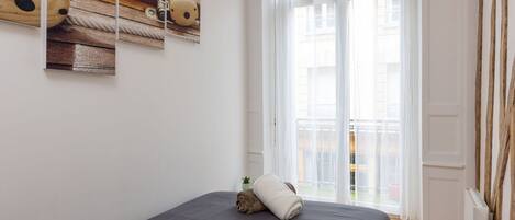 1 chambre, lit parapluie, Wi-Fi gratuit, draps fournis