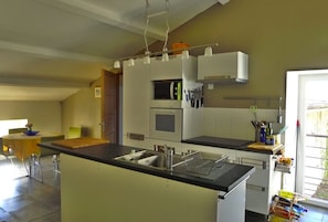 Private kitchen - Mas Isolé de Caractère de 450 M2 Pour 14 Personnes Avec Piscine (Saint-Jean-de-Maruéjols-et-Avéjan)