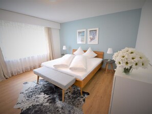 1 bedroom, bed sheets - Lovely apartment for 4 guests with TV, balcony and pets allowed (Valbella)