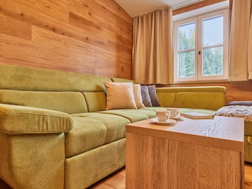 Meubles, FenĂȘtre, Confort, Table, Bois, Textile, Ombre, Design IntĂ©rieur, BĂątiment, Lampe
