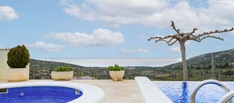 Wonderful  villa for 4 people with WIFI, pool, A/C, TV, terrace and pets allowed