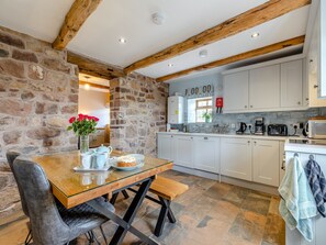 Dishwasher, high chair - The Stables - UK46731 (Ramshorn)