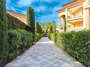 Property grounds - Nice apartment for 4 people with pool, A/C, WIFI, TV and balcony (Saint-tropez)