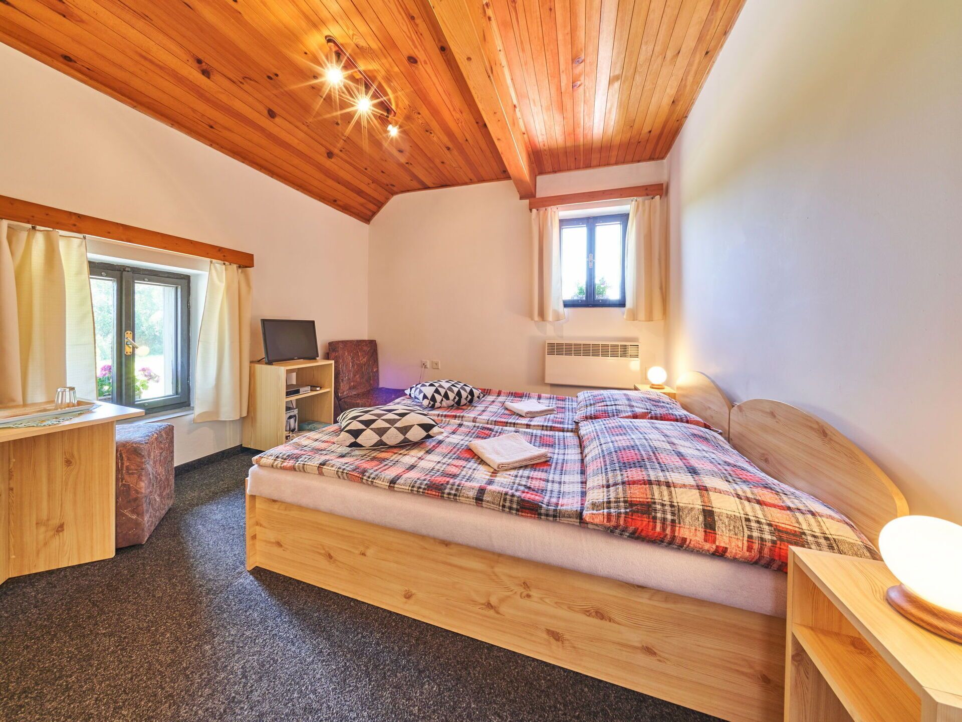 7 多间卧室、免费 WiFi