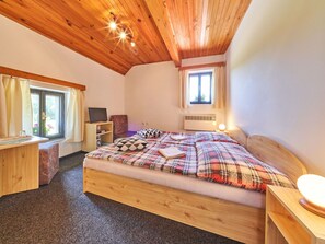 7 bedrooms, free WiFi