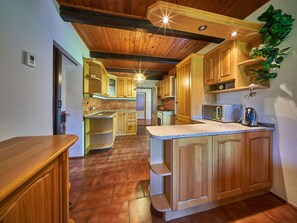 Microwave, oven, highchair, dining tables - Wonderful private villa for 21 people with WIFI, TV and patio (Dvur Králové Nad Labem)