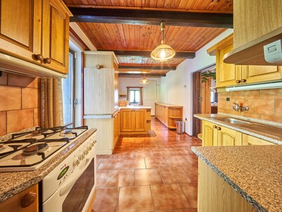 Preciosa casa de vacaciones privada para 21 personas con WIFI, TV y patio