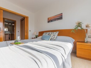 3 makuuhuonetta, vauvan matkasänky, ilmainen Wi-Fi