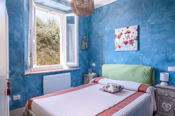 Eigentum, Fenster, Blau, Möbel, Azurblau, Textil, Interior Design, Schatten, Die Architektur, Holz