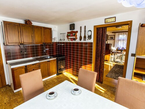 Beautiful private villa for 8 people with TV and patio