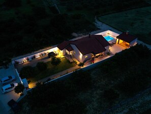 Exterior - Wonderful private villa for 8 guests with A/C, private pool, WIFI, TV and terrace (Zadar)