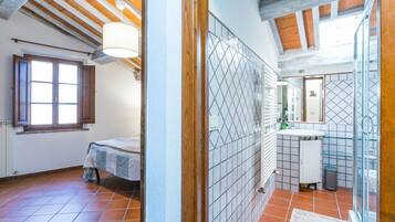 2 bedrooms, iron/ironing board, travel crib, free WiFi