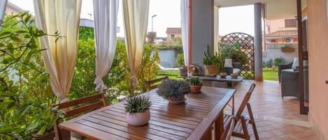 Outdoor dining