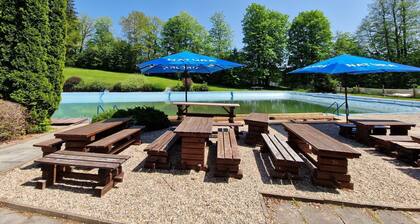 Beautiful private villa for 21 people with pool, WIFI, TV, terrace, pets allowed and parking