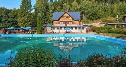 Beautiful private villa for 21 guests with WIFI, pool, TV, terrace and pets allowed