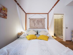 2 bedrooms, iron/ironing board, travel cot, free WiFi