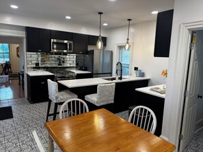 Microwave, oven, stovetop, dishwasher - Historic 1867 Fox Mansion: Chef’s Kitchen, A/C, across from the swimming Quarry (Racine)